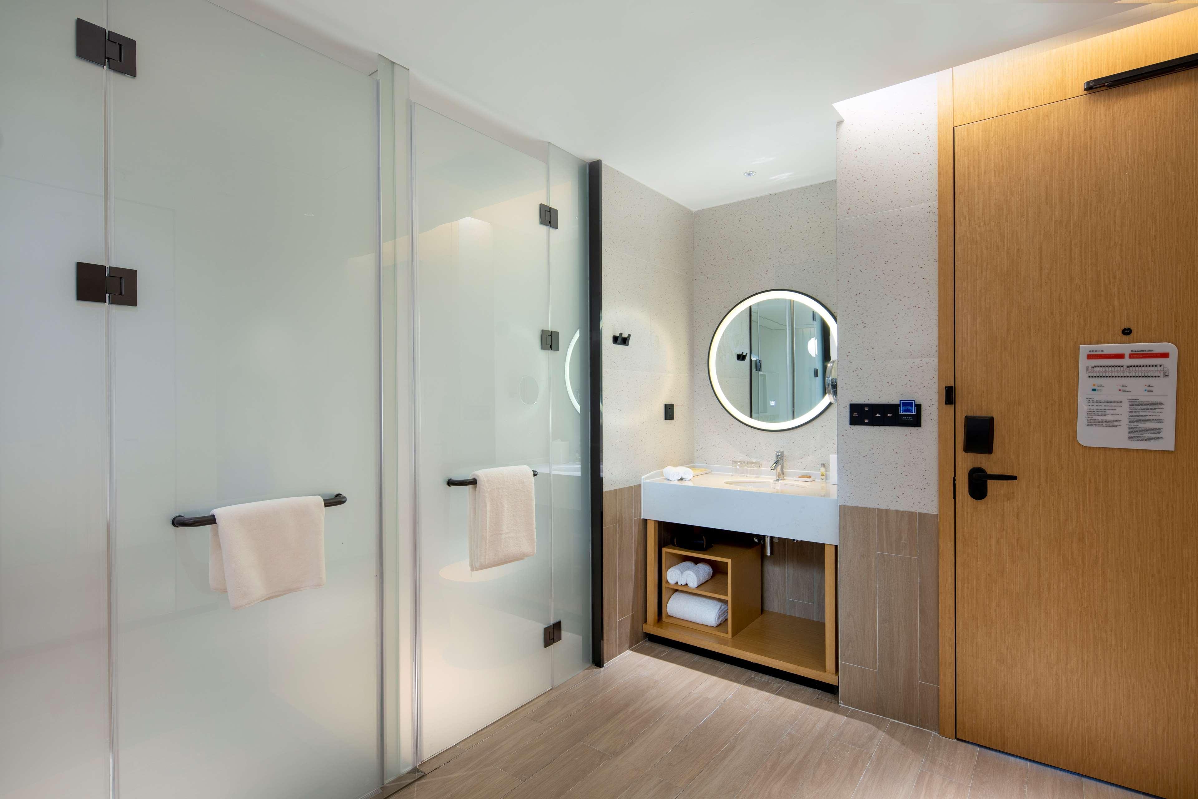 Hilton Garden Inn Shenzhen Nanshan Avenue Exterior photo