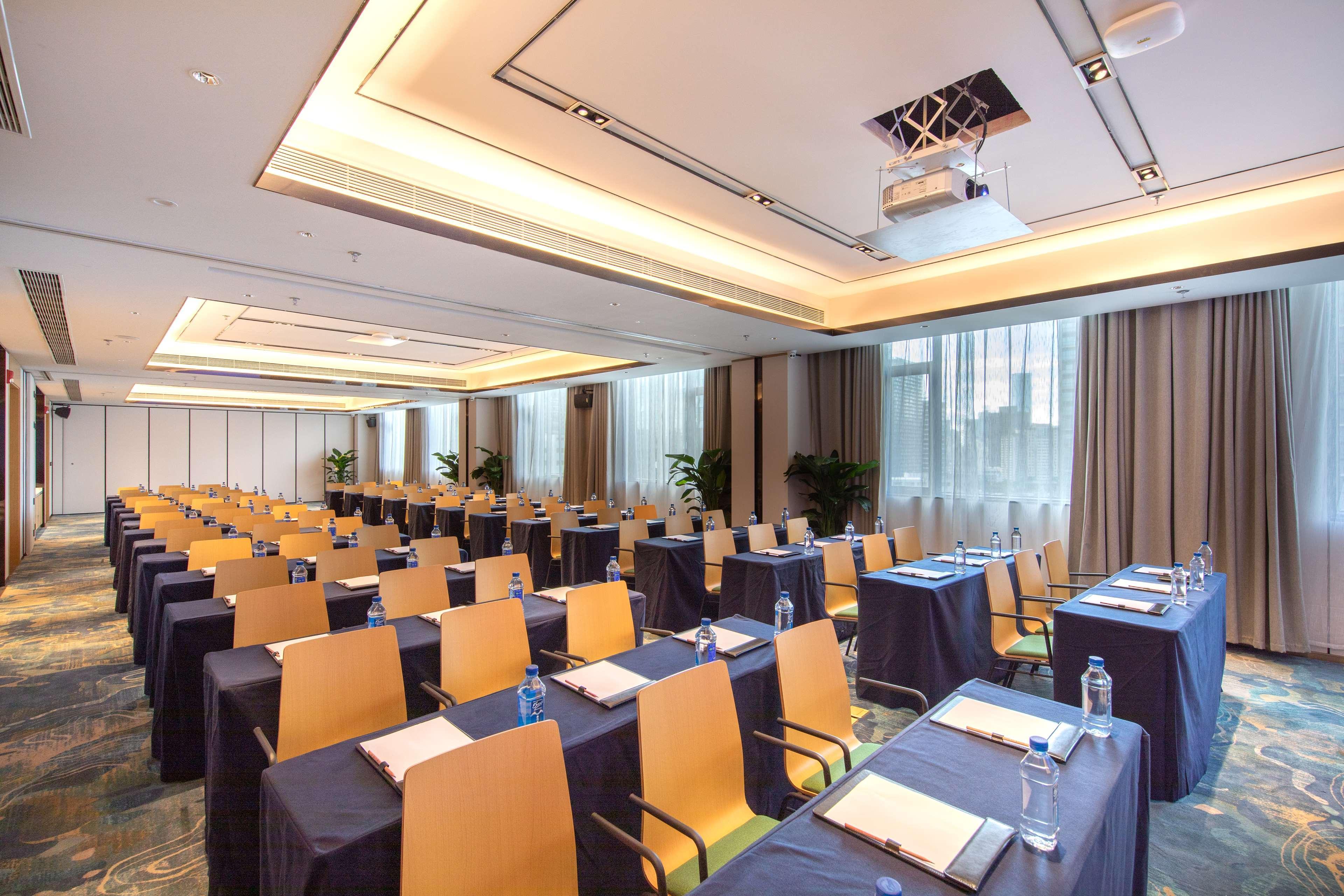 Hilton Garden Inn Shenzhen Nanshan Avenue Exterior photo