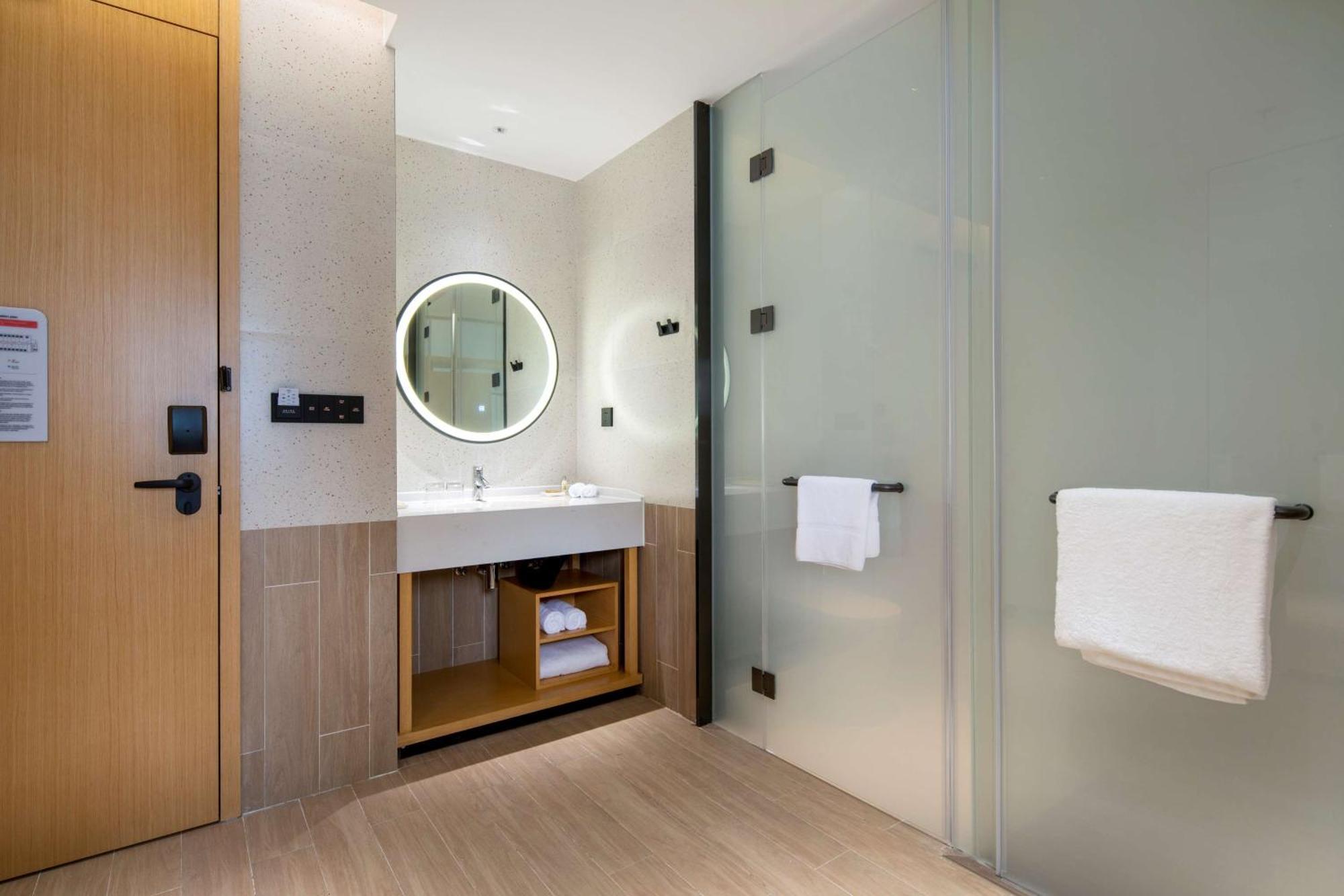 Hilton Garden Inn Shenzhen Nanshan Avenue Exterior photo