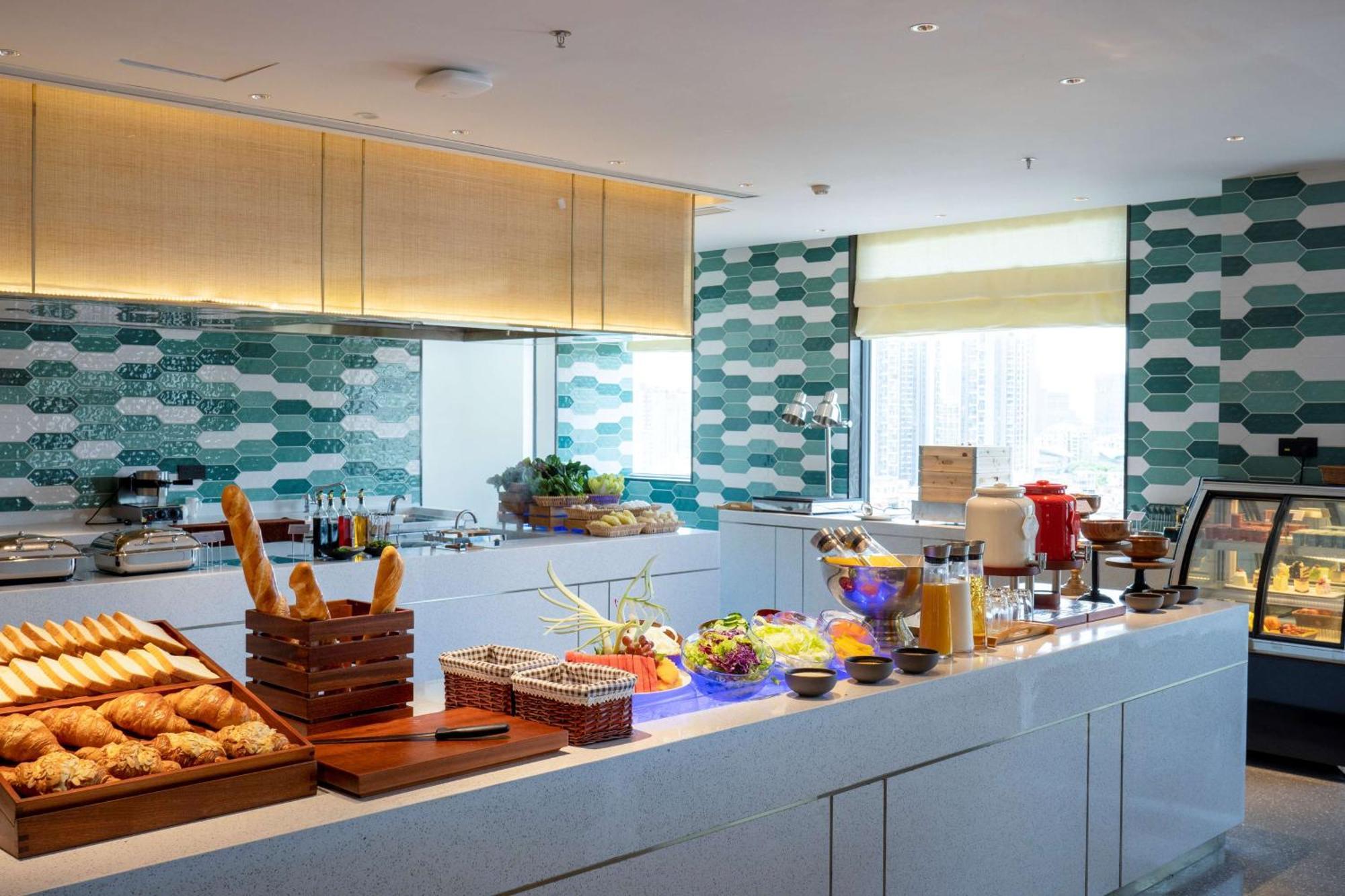Hilton Garden Inn Shenzhen Nanshan Avenue Exterior photo